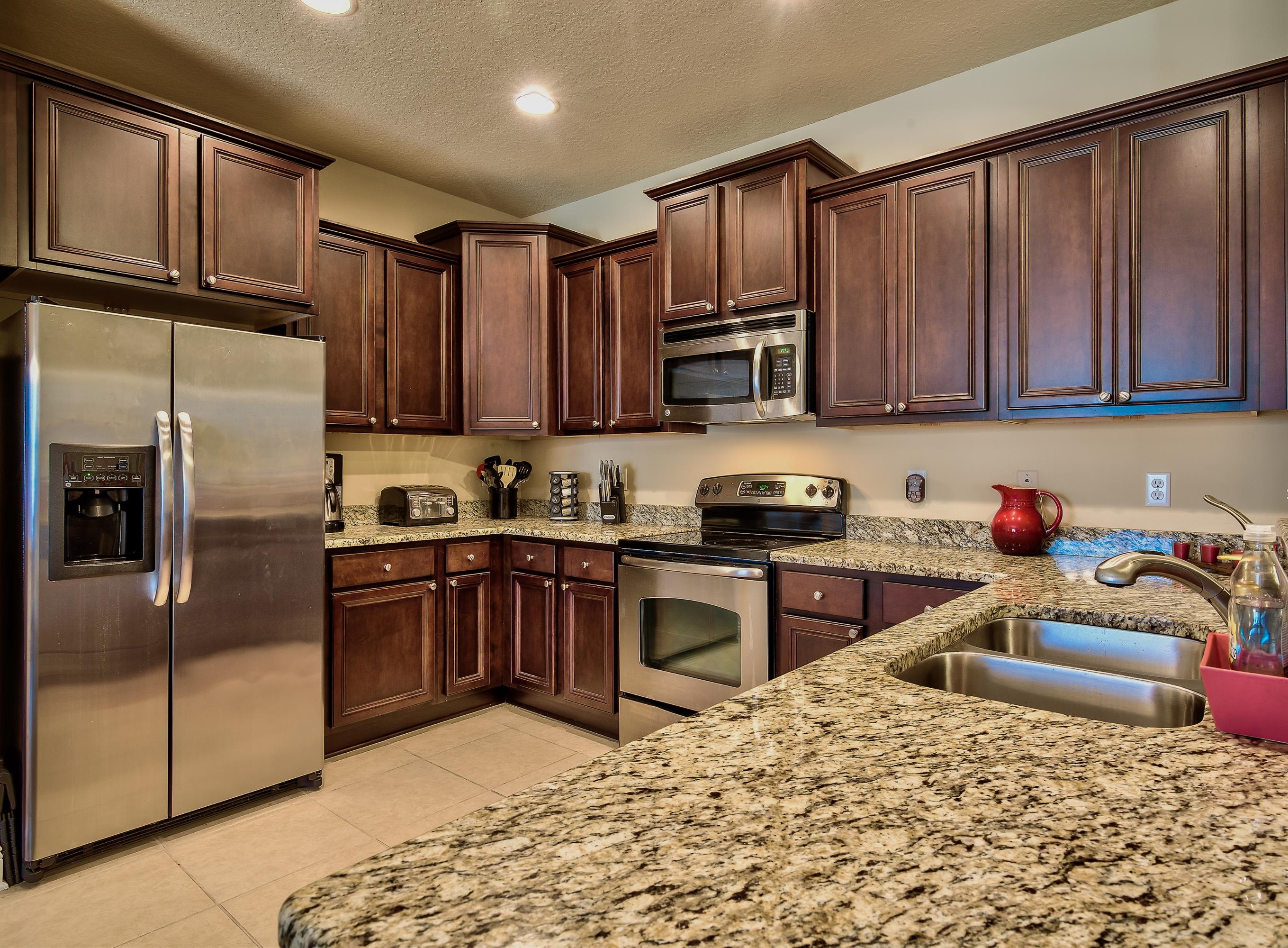 WHISPERING LAKE - Residential