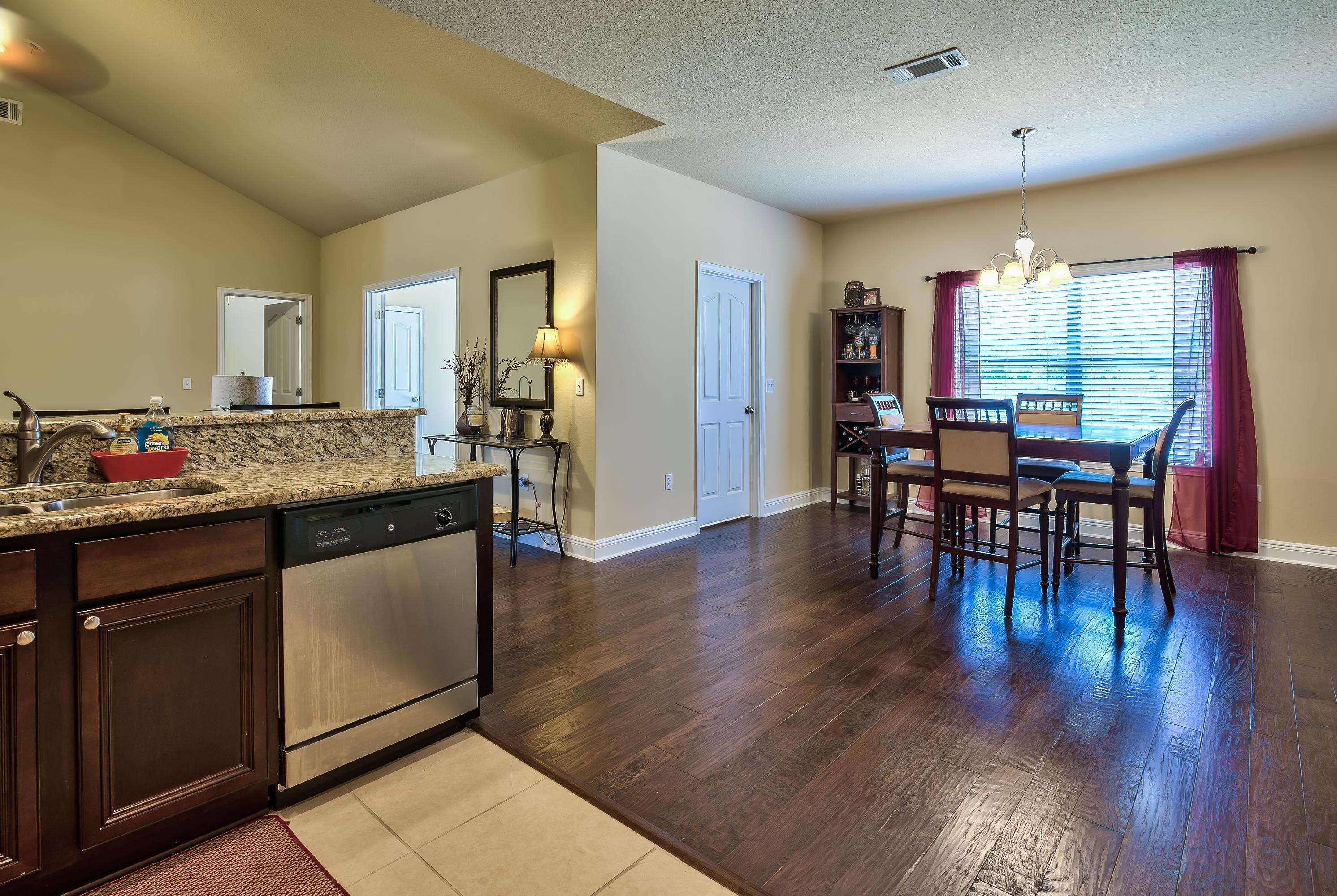 WHISPERING LAKE - Residential