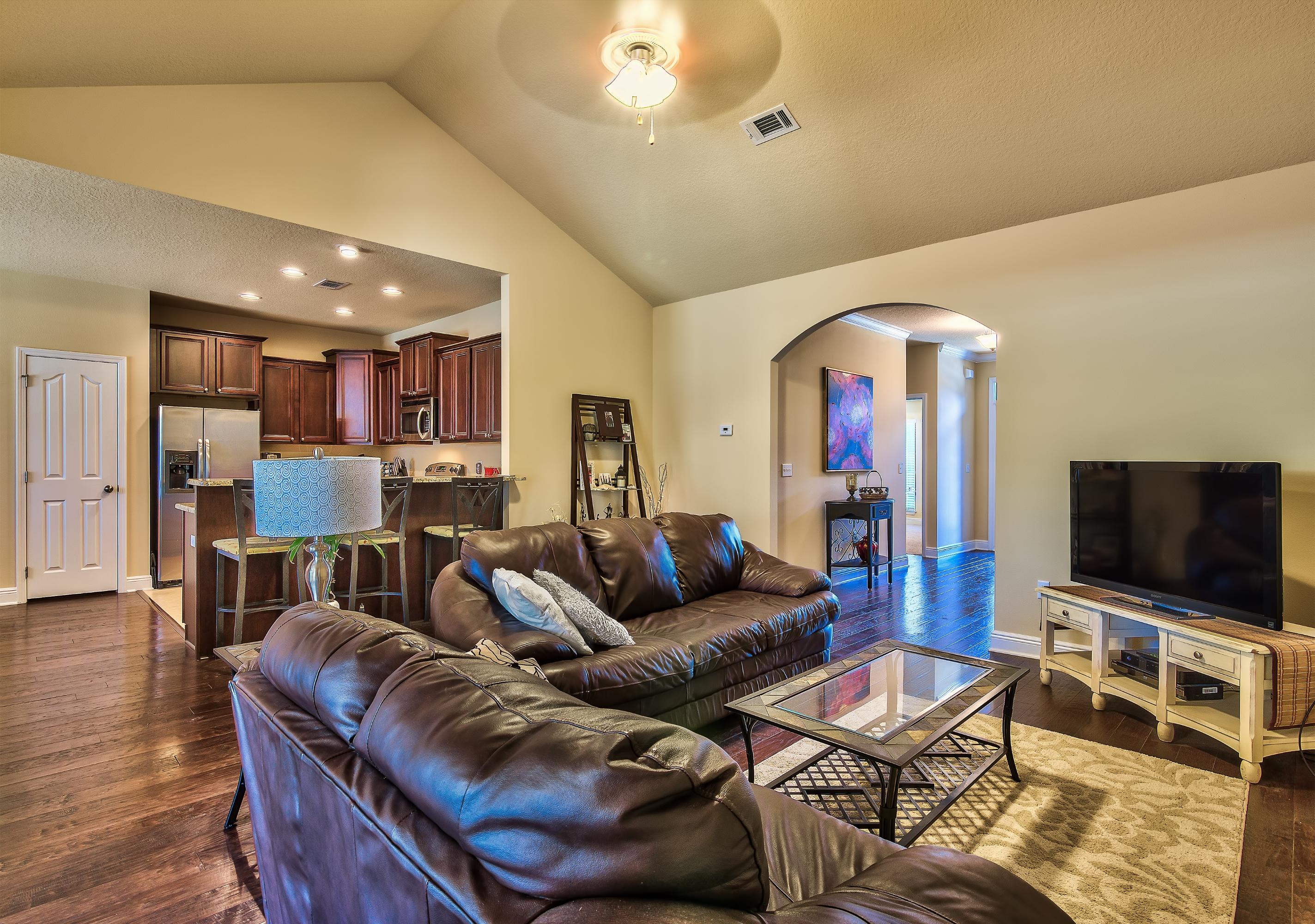 WHISPERING LAKE - Residential