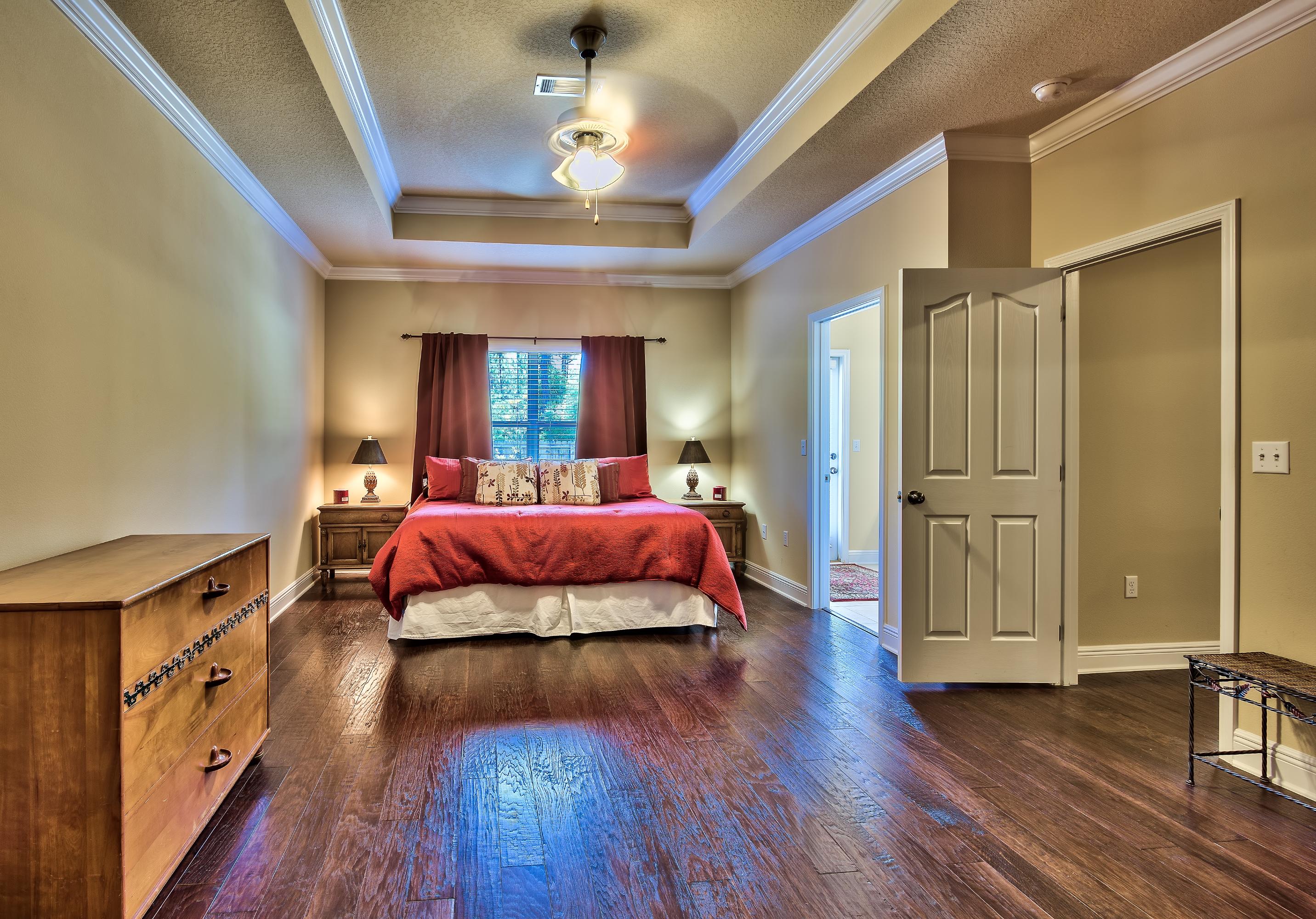 WHISPERING LAKE - Residential