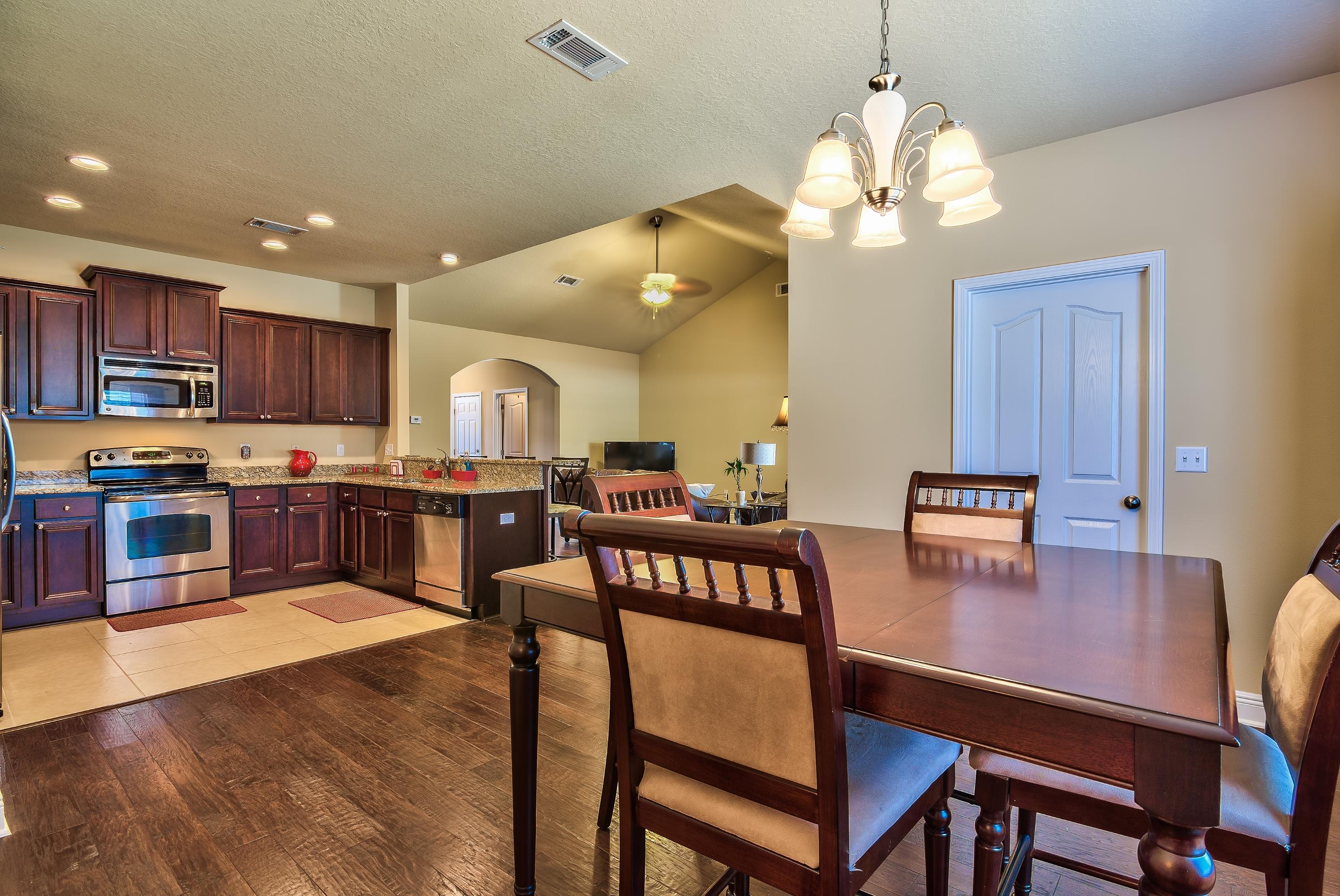 WHISPERING LAKE - Residential