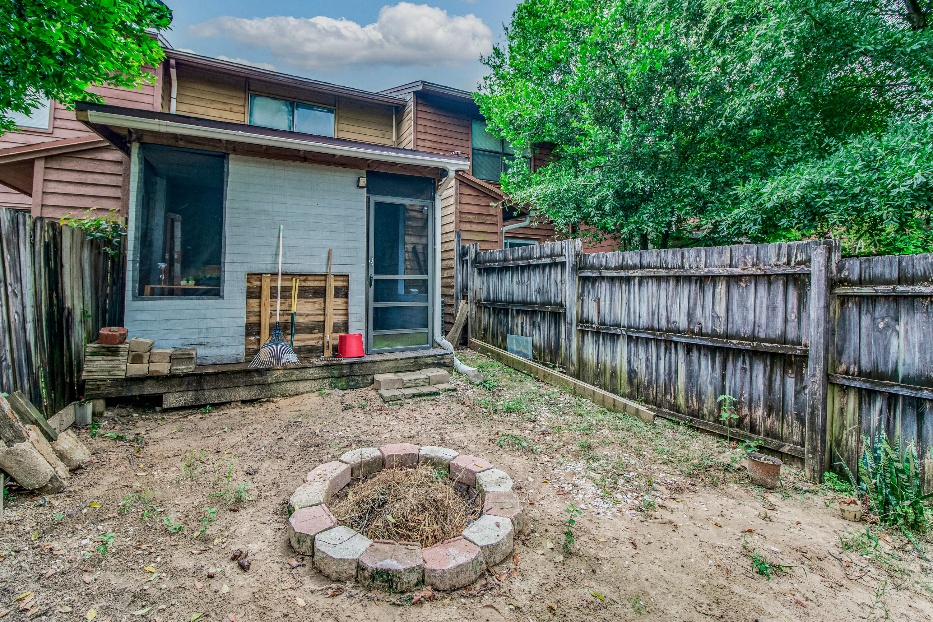 MONTAGE MANOR - Residential