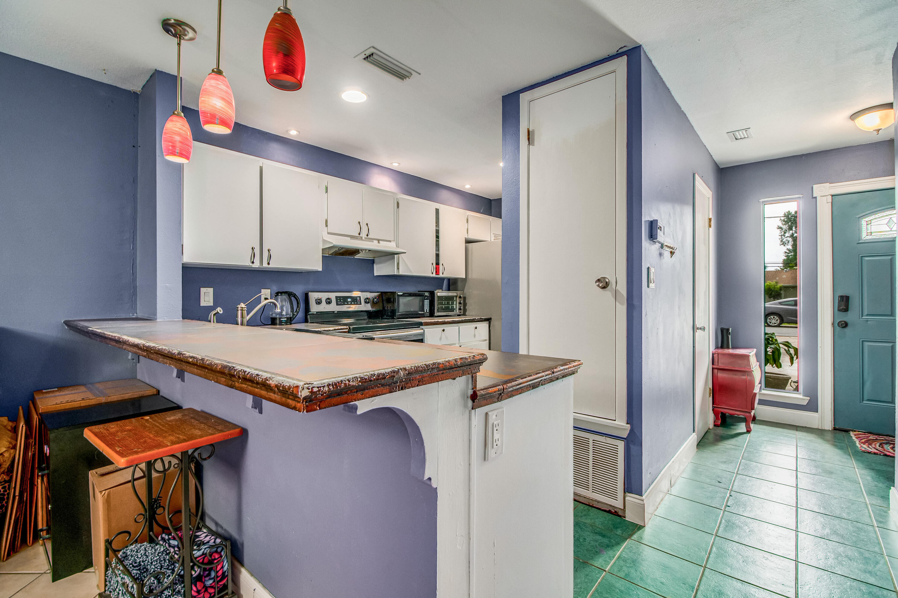 MONTAGE MANOR - Residential