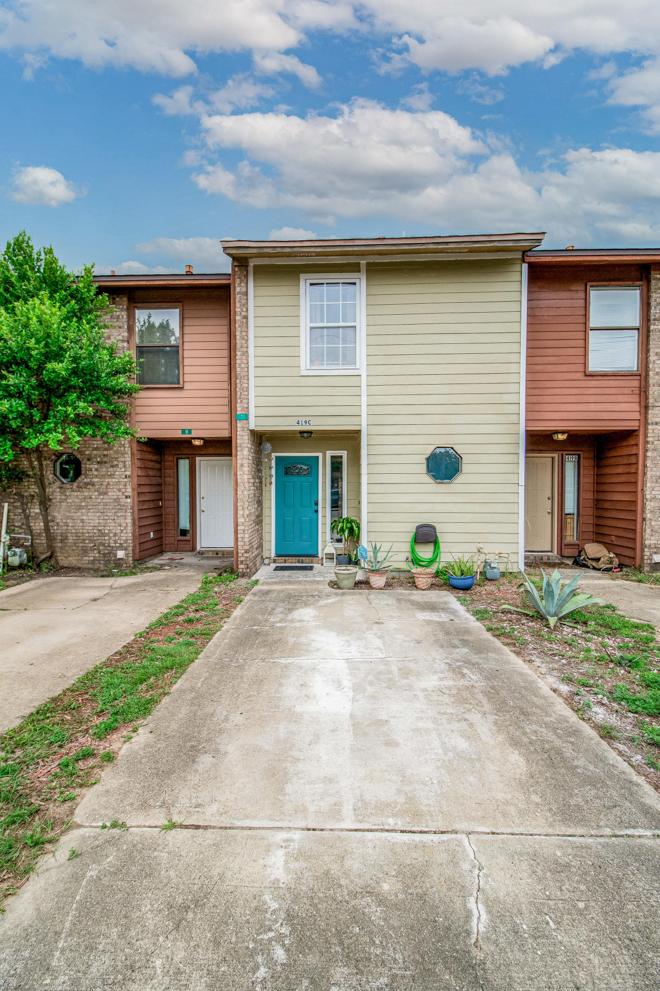 MONTAGE MANOR - Residential