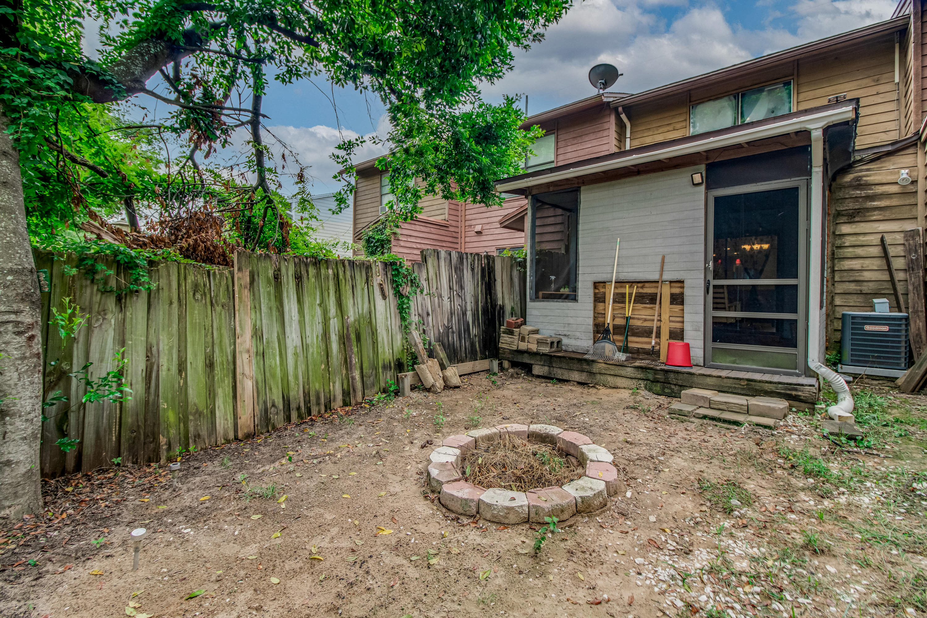 MONTAGE MANOR - Residential