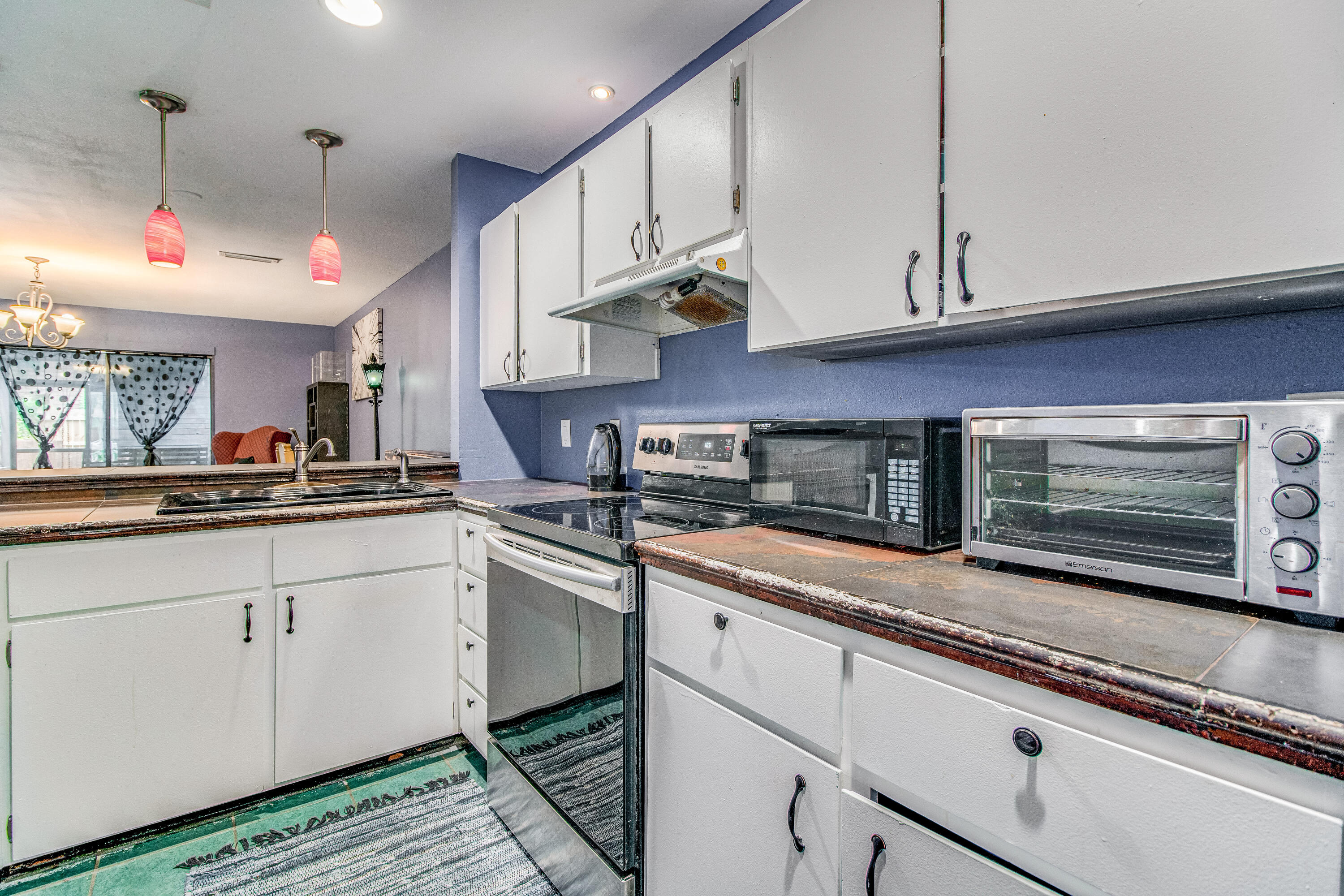 MONTAGE MANOR - Residential