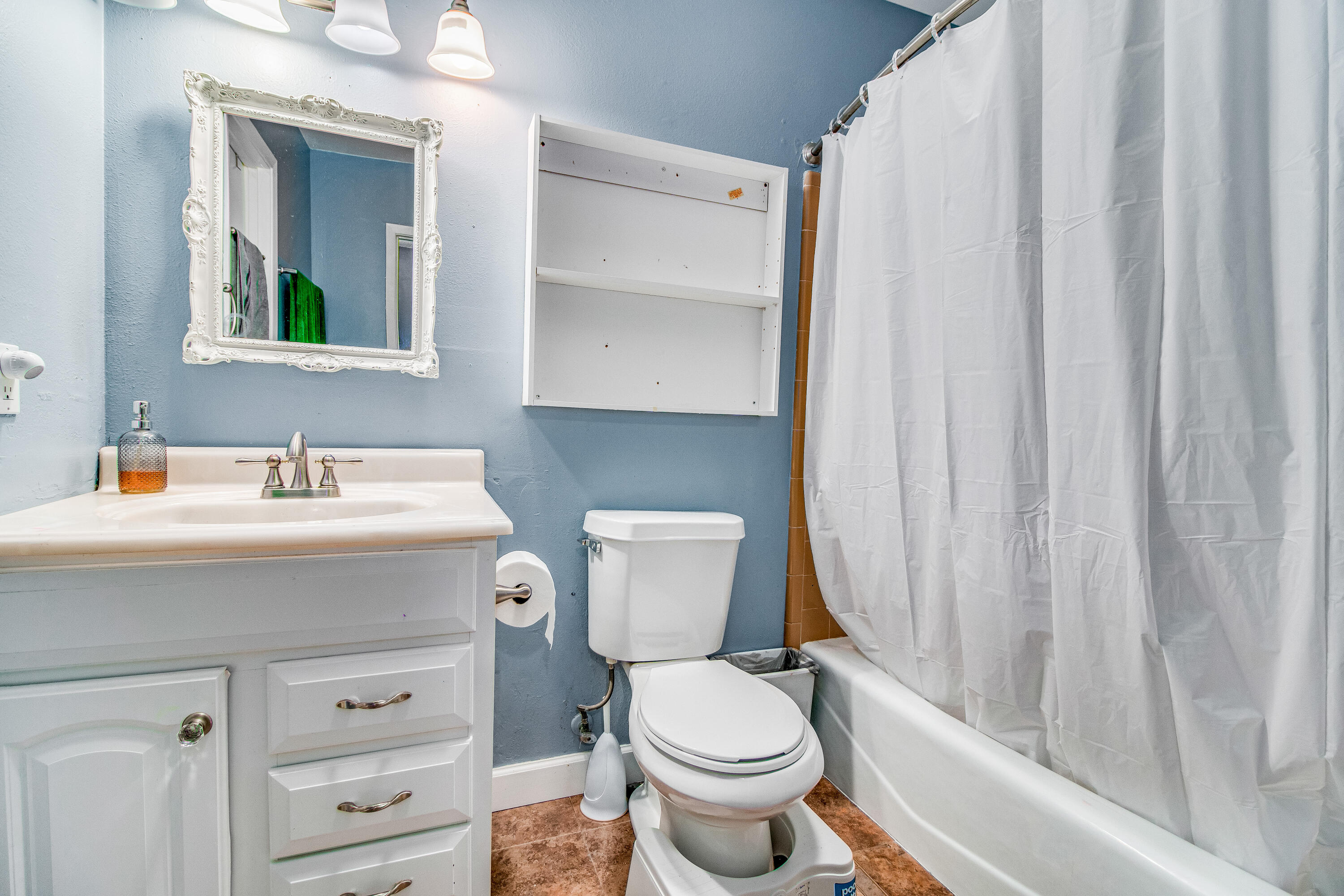 MONTAGE MANOR - Residential