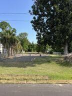 RV ready lot in the Highland View community of Port Saint Joe. Septic tank (recently serviced), power, water, chain link fence around entire property, gravel pad for RV. A couple of blocks from bay and Intracoastal boat ramp. Lot size 47.5 x 135.