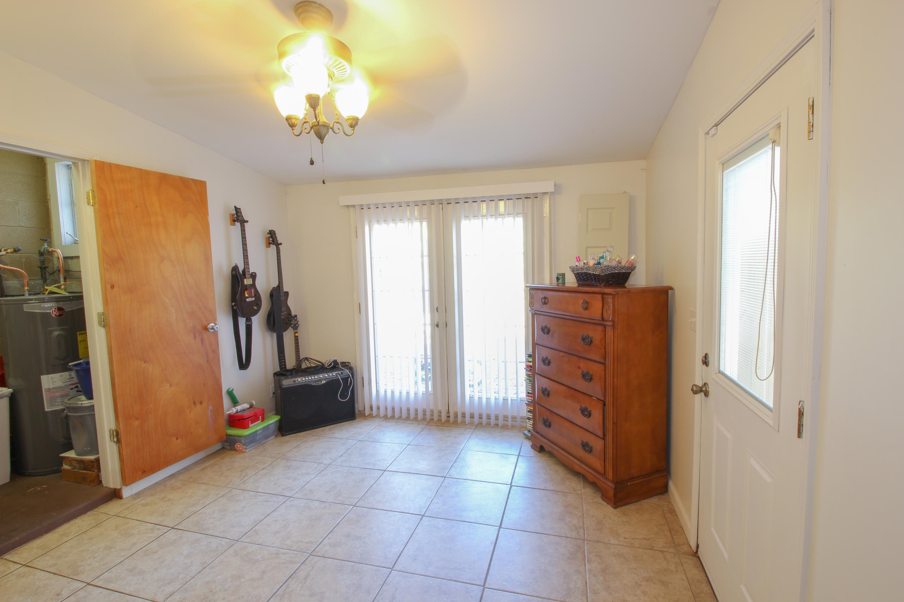 SEABREEZE ADD #3 LOT 2 BLK G - Residential