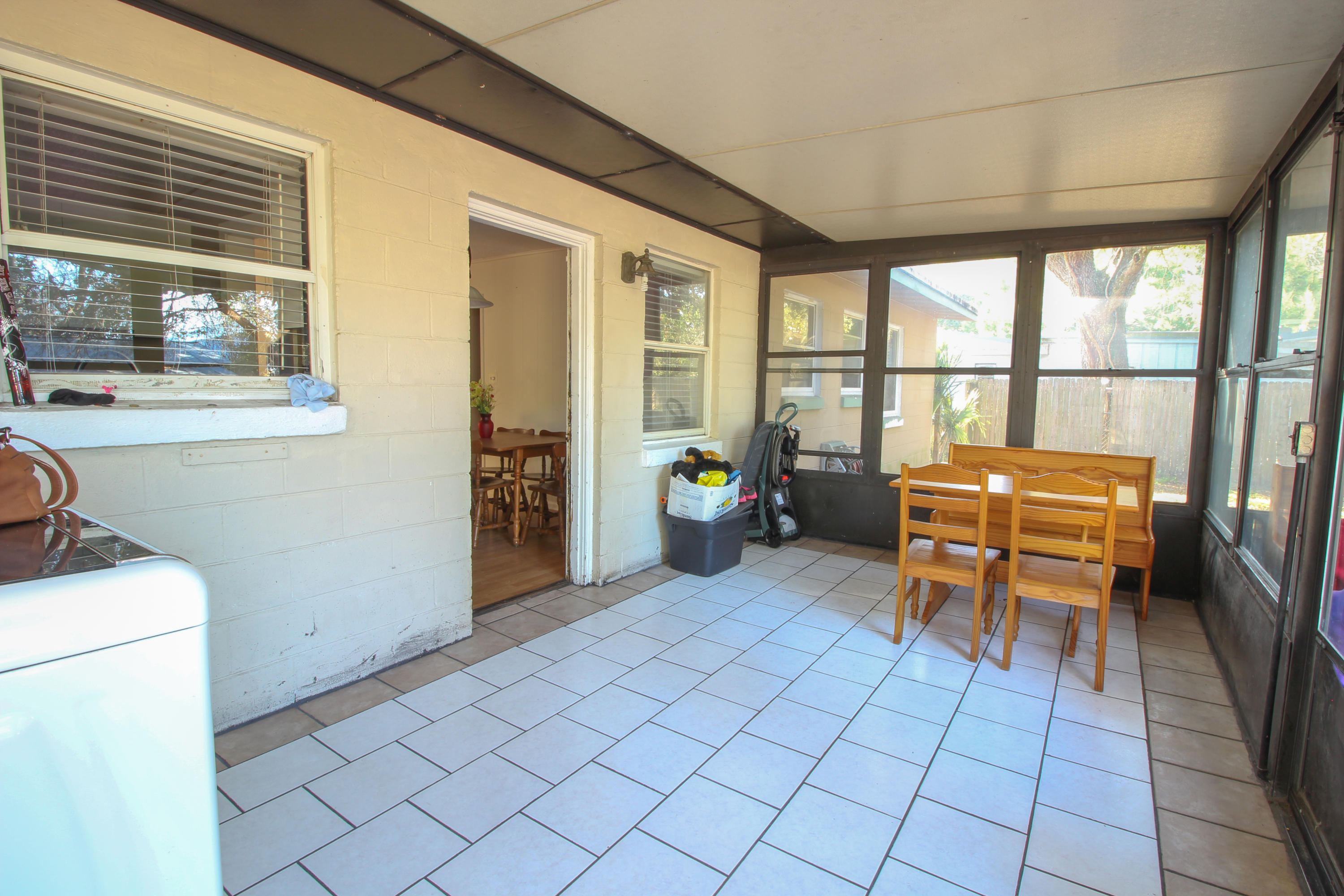 SEABREEZE ADD #3 LOT 2 BLK G - Residential