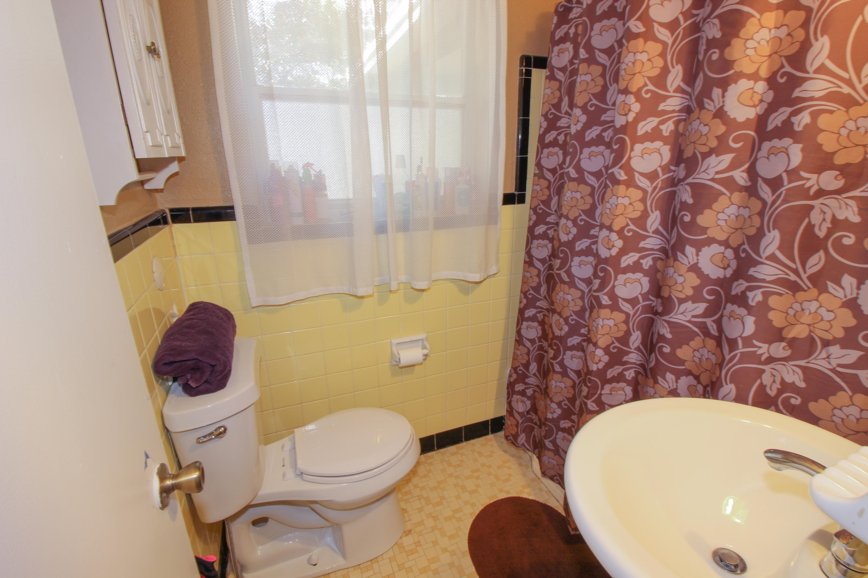 SEABREEZE ADD #3 LOT 2 BLK G - Residential