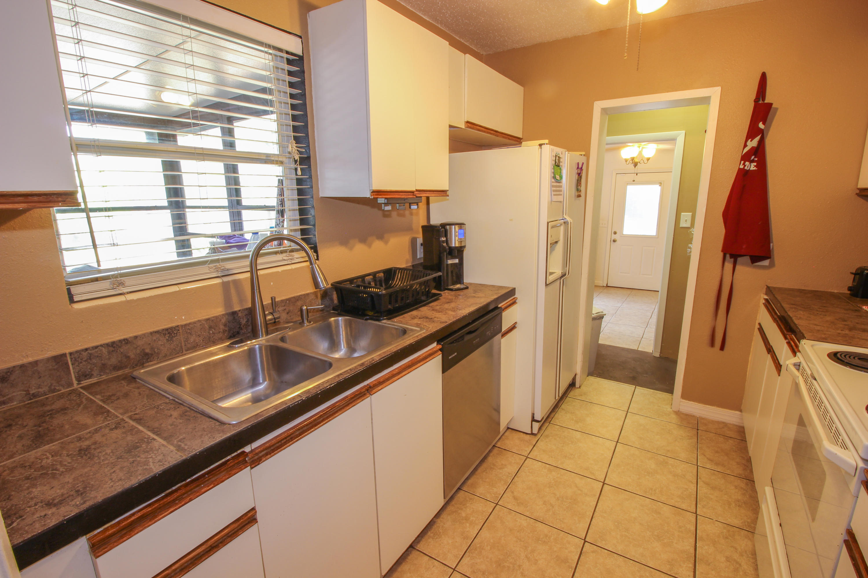 SEABREEZE ADD #3 LOT 2 BLK G - Residential