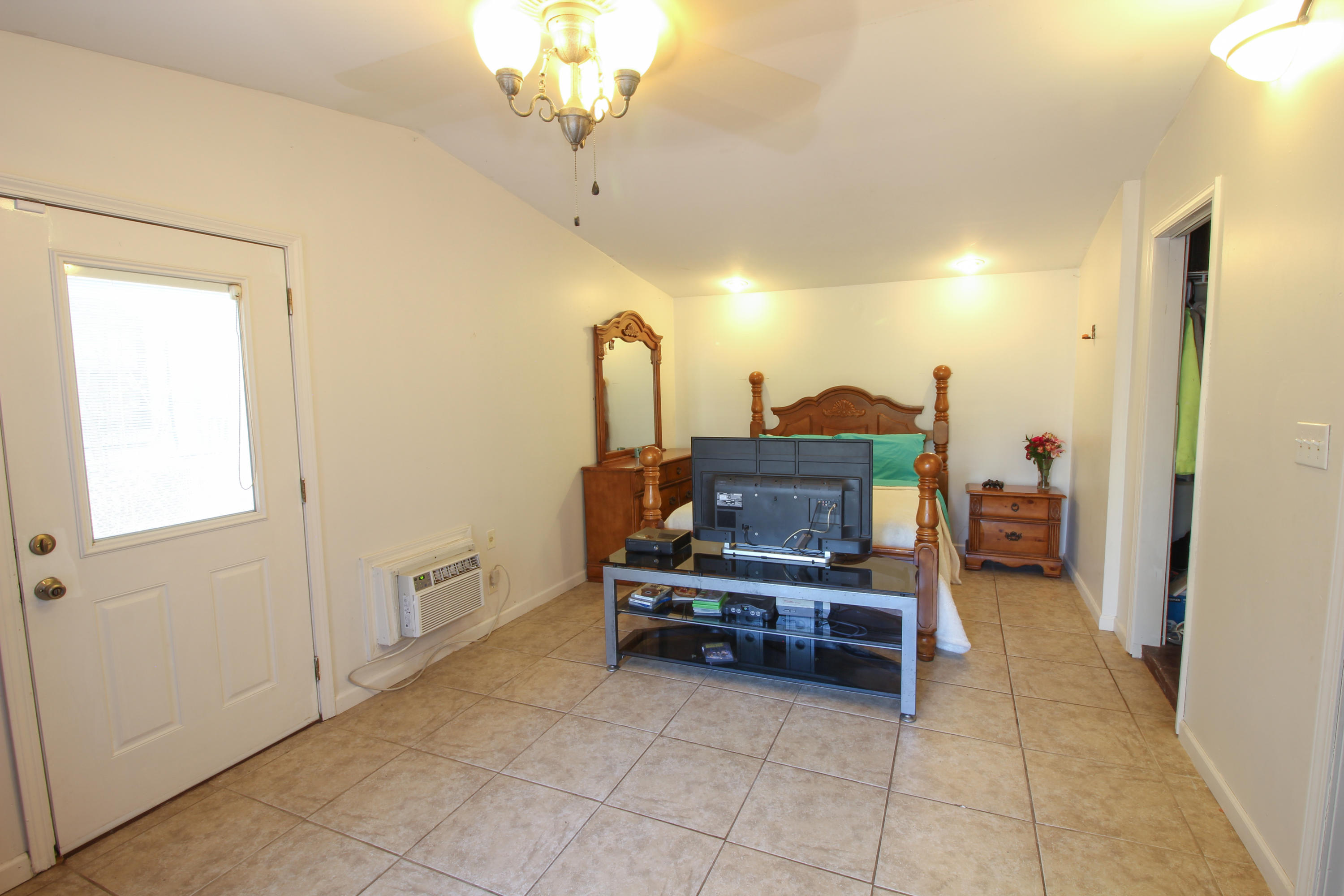 SEABREEZE ADD #3 LOT 2 BLK G - Residential