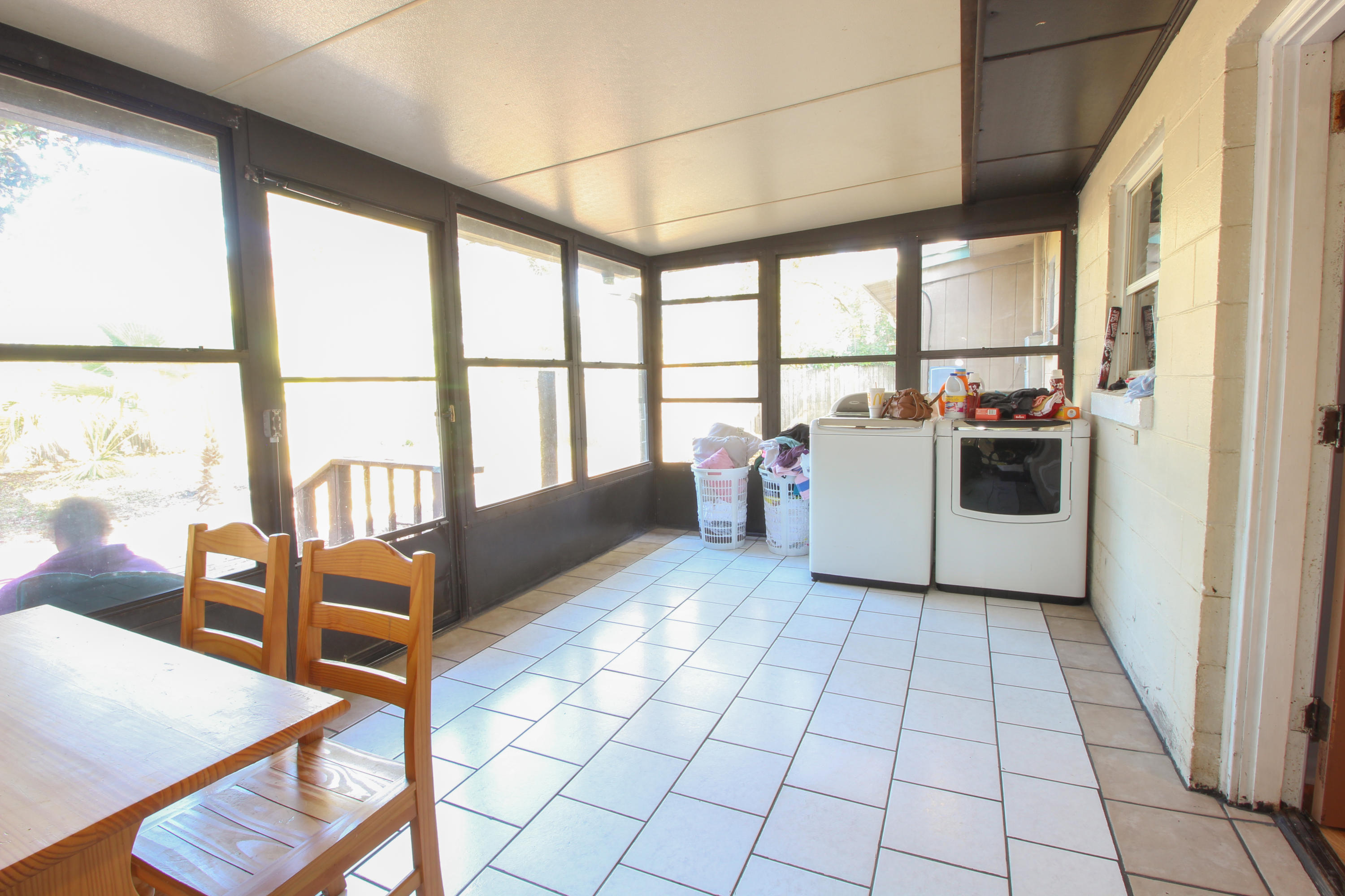 SEABREEZE ADD #3 LOT 2 BLK G - Residential