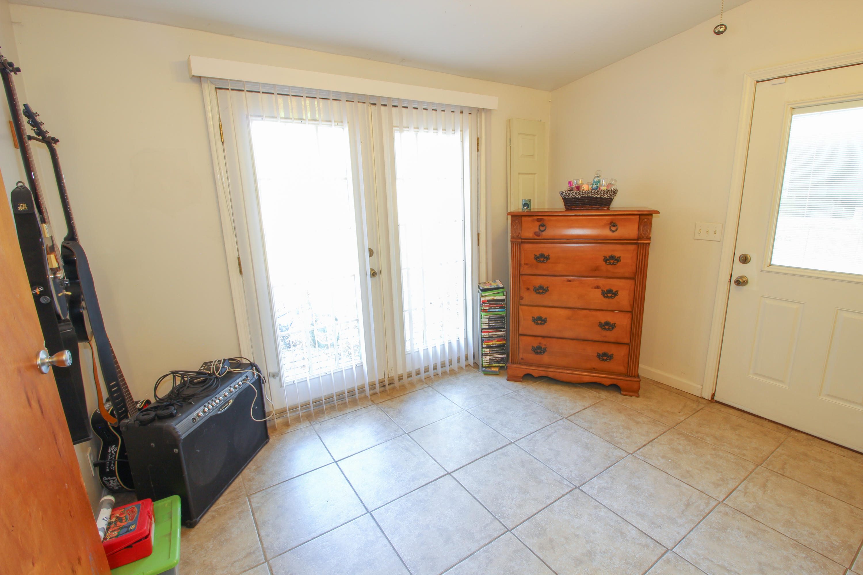 SEABREEZE ADD #3 LOT 2 BLK G - Residential