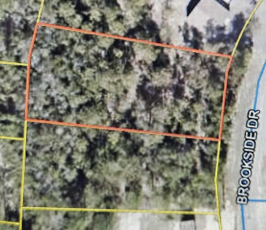 Beautiful, wooded lot, waiting for your dream home. Located in fast growing Oakwood Hills. Between DeFuniak Springs and Crestview, Fl.  Conveniently located to Eglin AFB, A rated schools, and a short drive to the world's most beautiful beaches. Zoned for Mobile and Modular homes, as well as site-built homes.