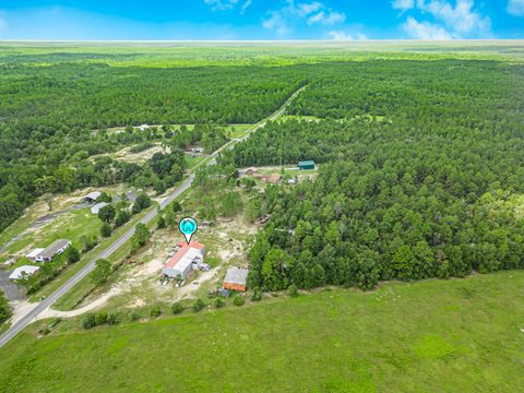 A home in DeFuniak Springs