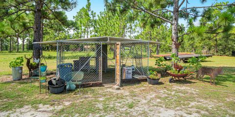 A home in DeFuniak Springs