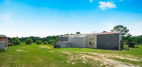 A home in DeFuniak Springs