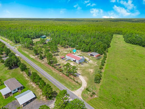 A home in DeFuniak Springs