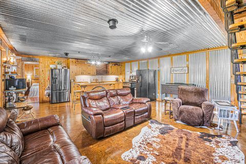 A home in DeFuniak Springs