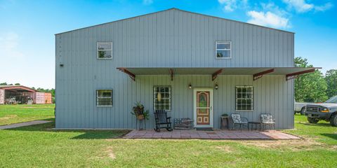 A home in DeFuniak Springs