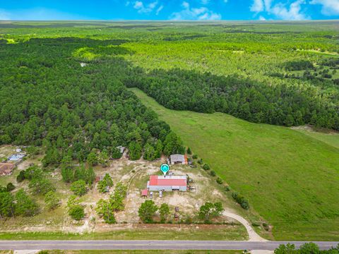 A home in DeFuniak Springs