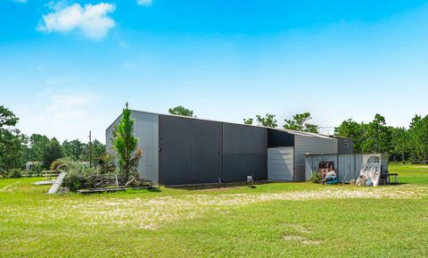 A home in DeFuniak Springs