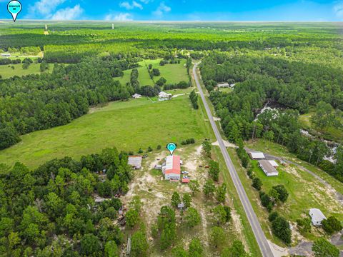 A home in DeFuniak Springs