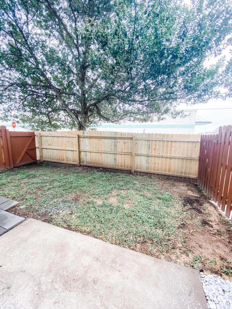 YACHT CLUB OAKS - Residential Lease