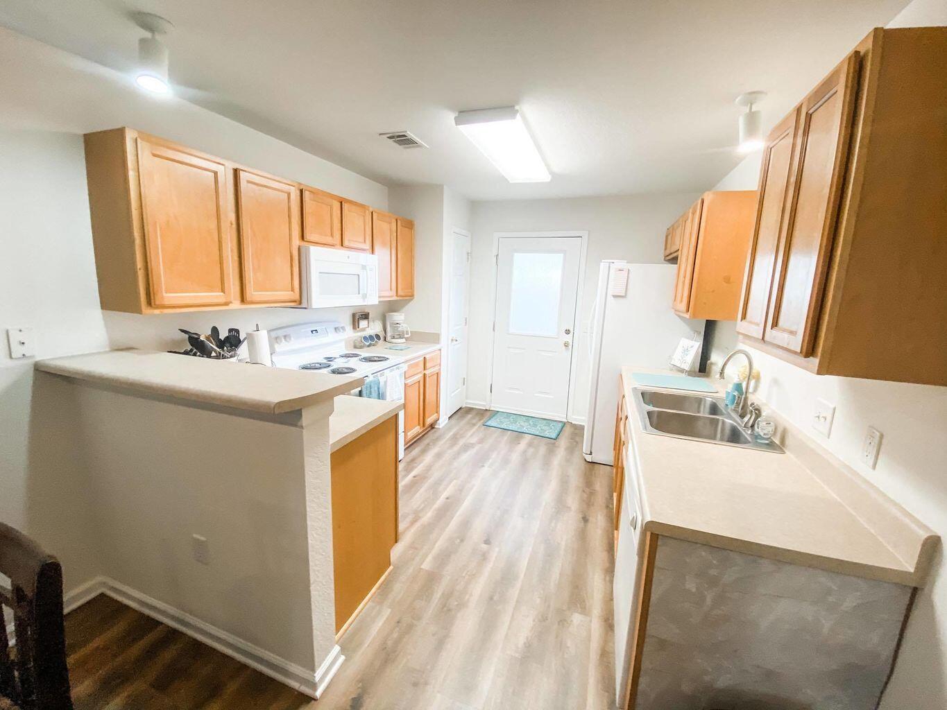 YACHT CLUB OAKS - Residential Lease