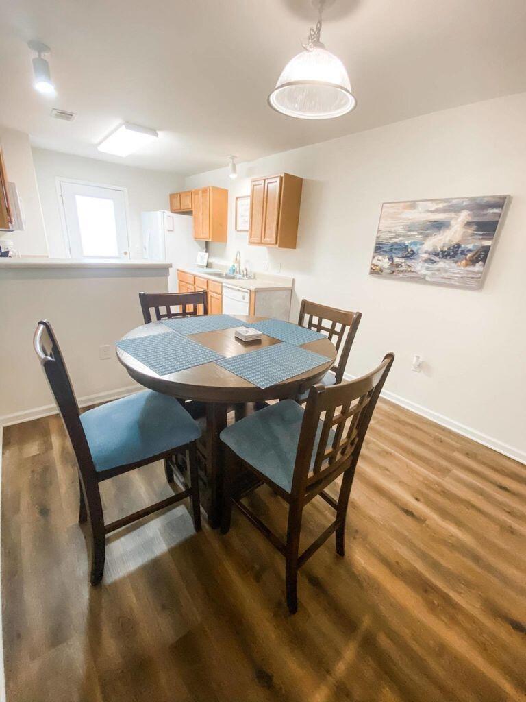 YACHT CLUB OAKS - Residential Lease