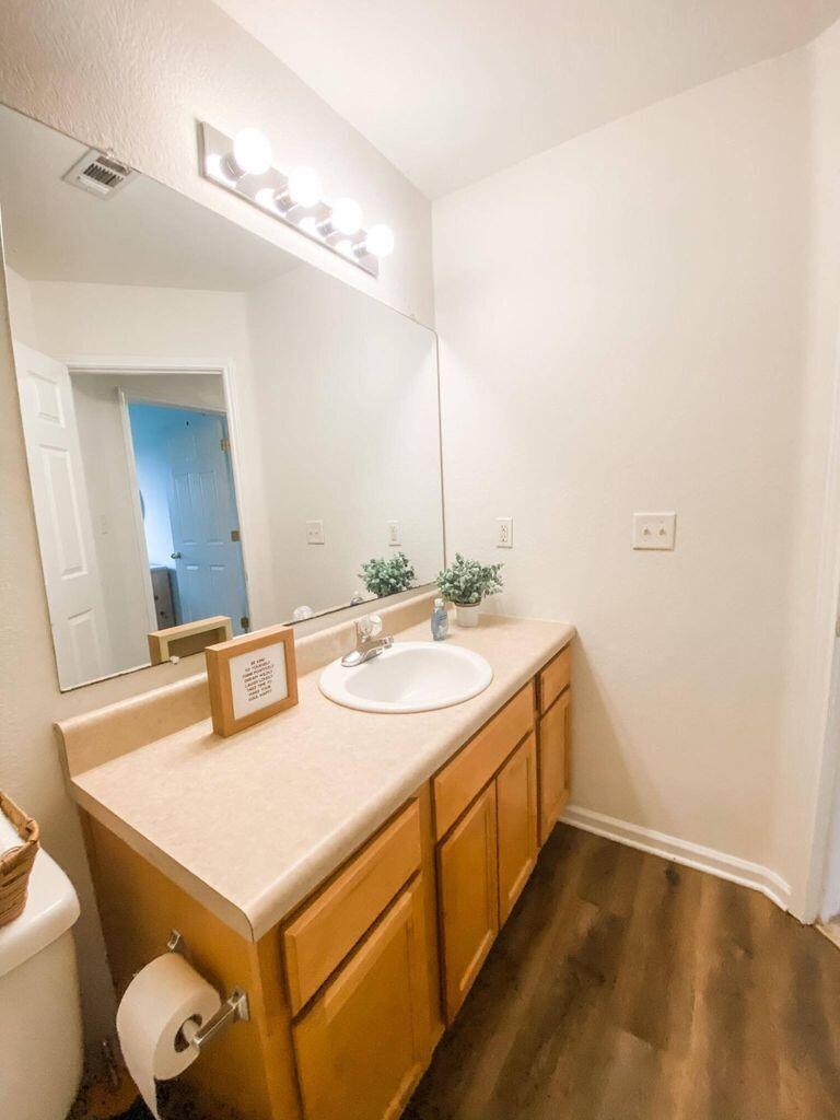 YACHT CLUB OAKS - Residential Lease