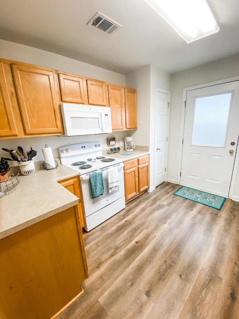 YACHT CLUB OAKS - Residential Lease