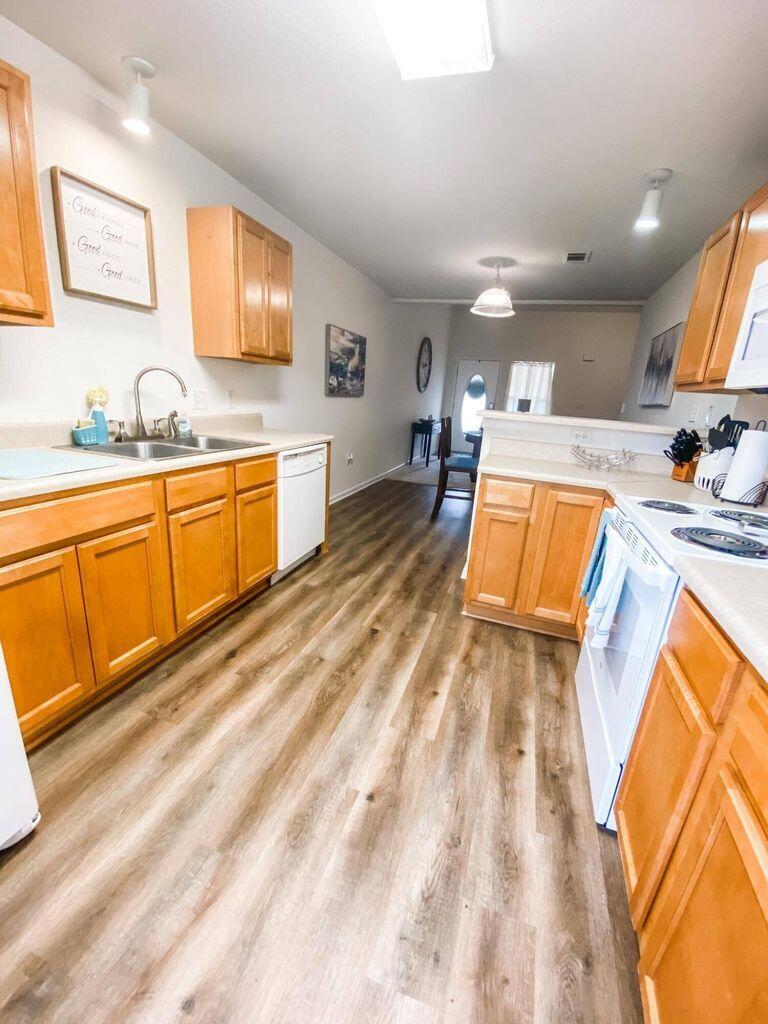 YACHT CLUB OAKS - Residential Lease