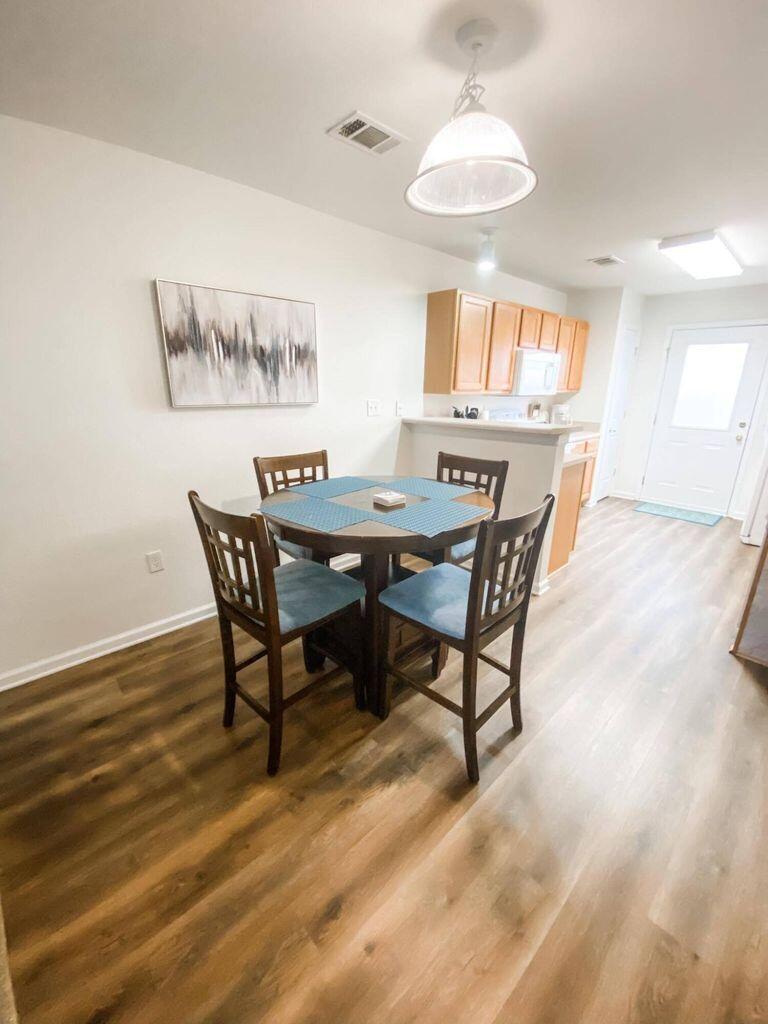 YACHT CLUB OAKS - Residential Lease