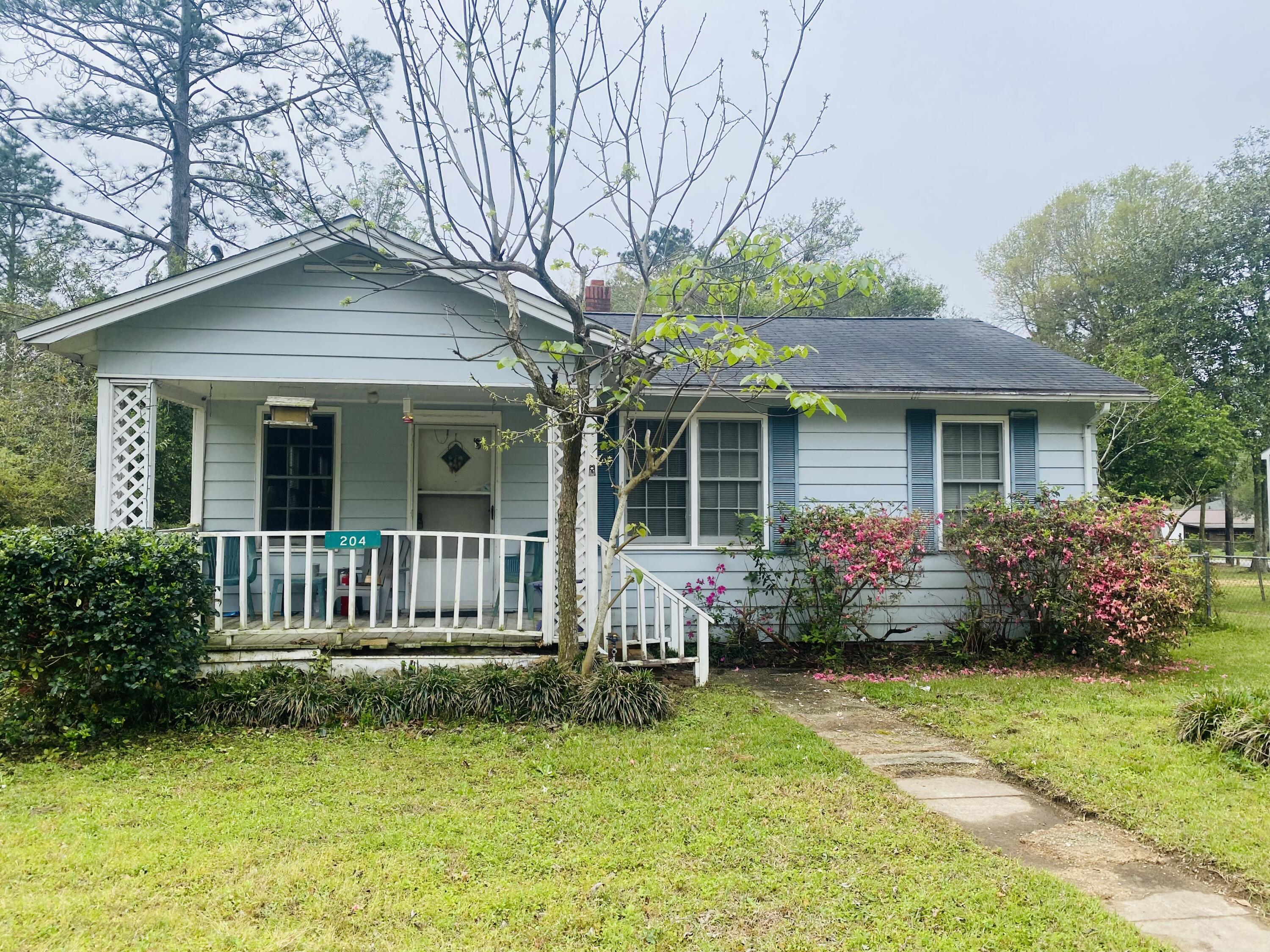 INVESTMENT OPPORTUNITY!  Check out this 2/1 home.  With a little love and hard work this could be a sweet retirement/starter home or a great investment. Call for an appointment today!