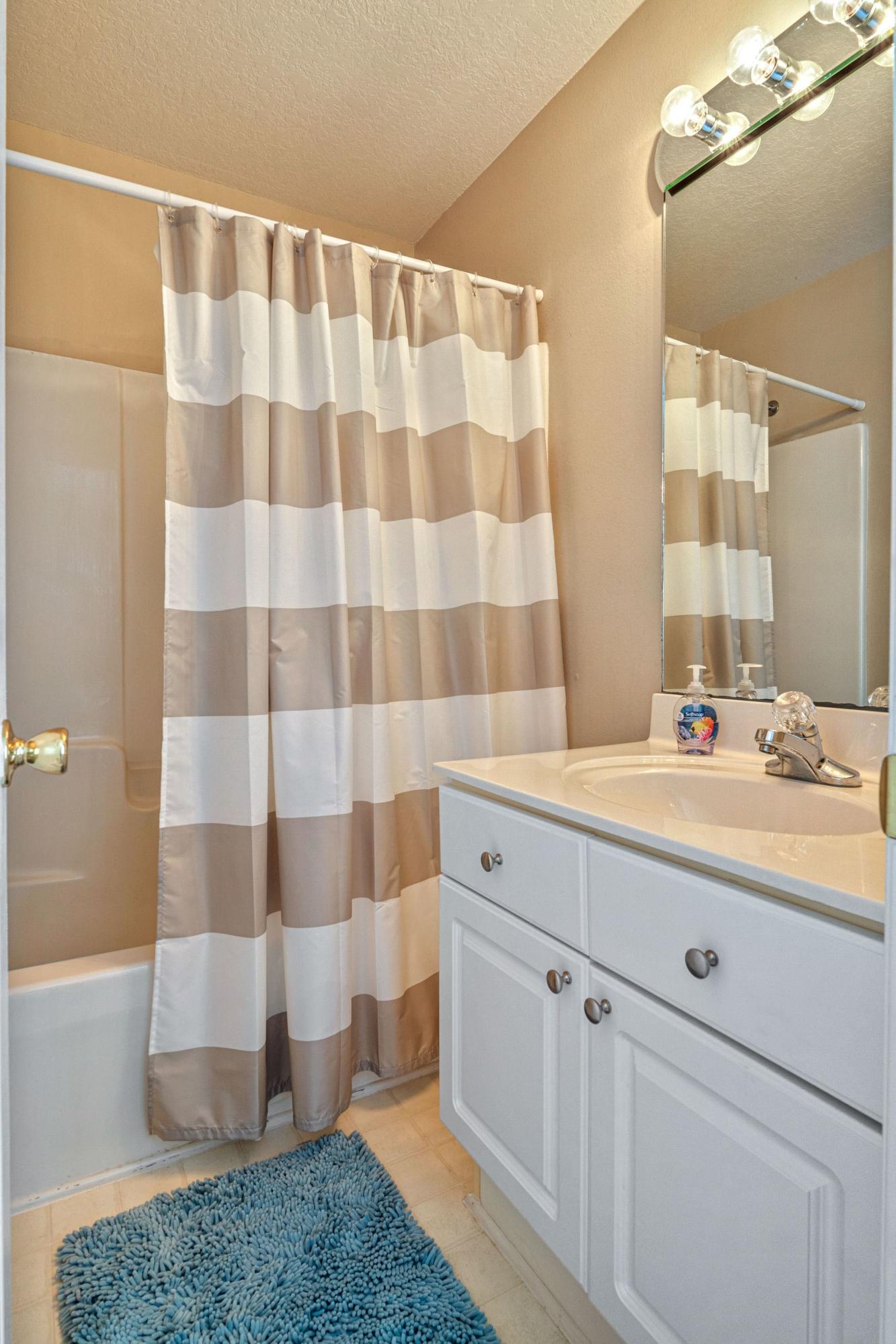 PELICAN PLACE T/H WEST - Residential