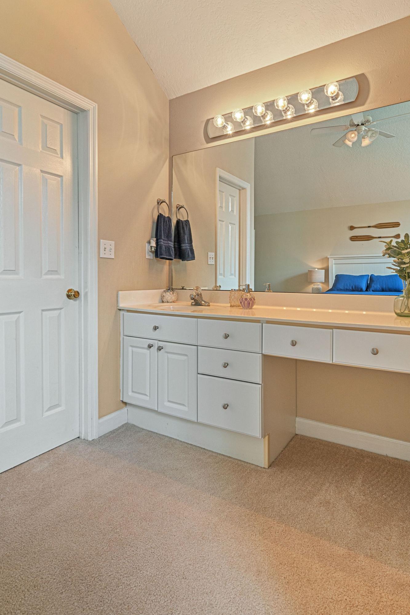 PELICAN PLACE T/H WEST - Residential