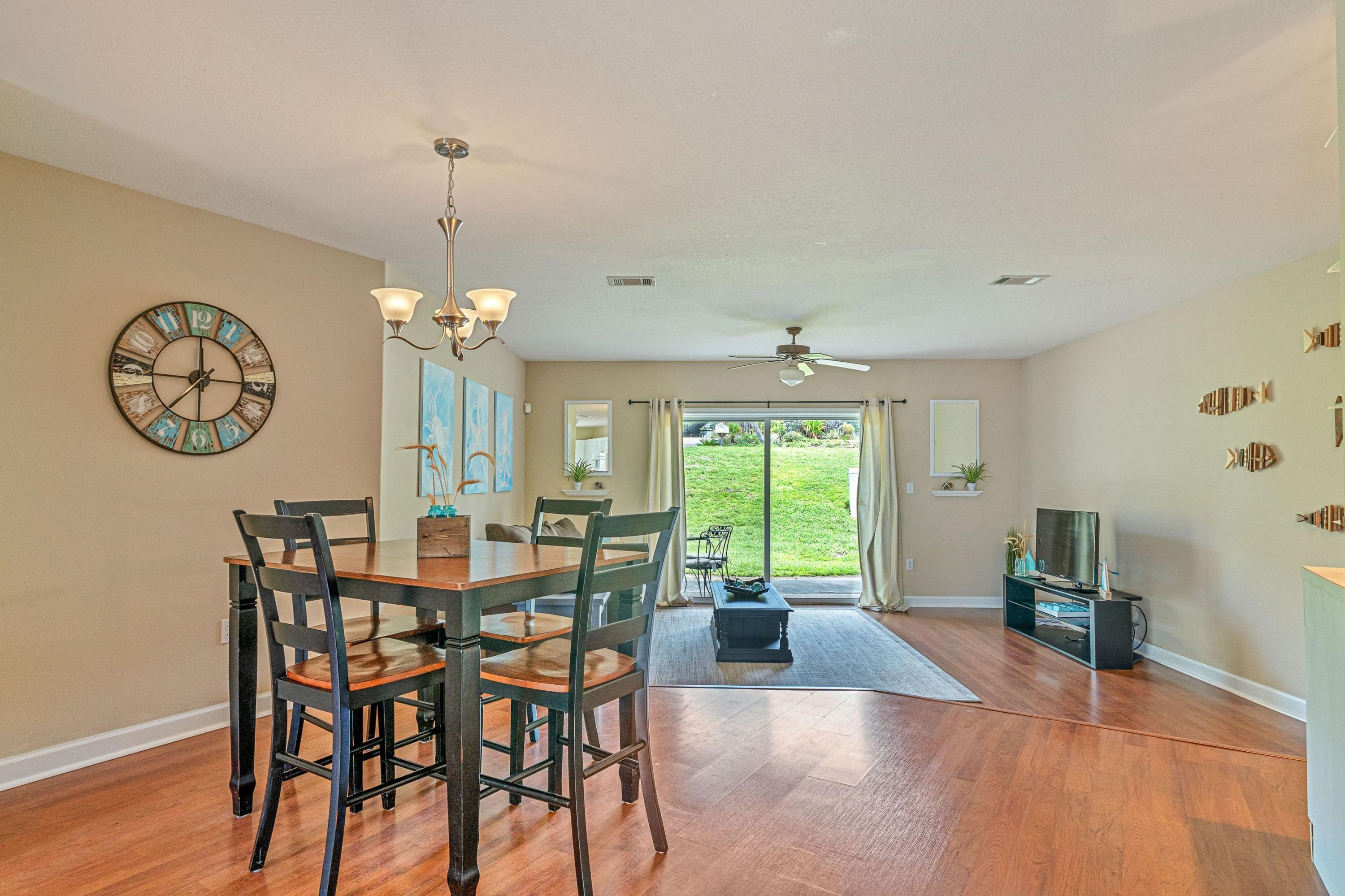 PELICAN PLACE T/H WEST - Residential