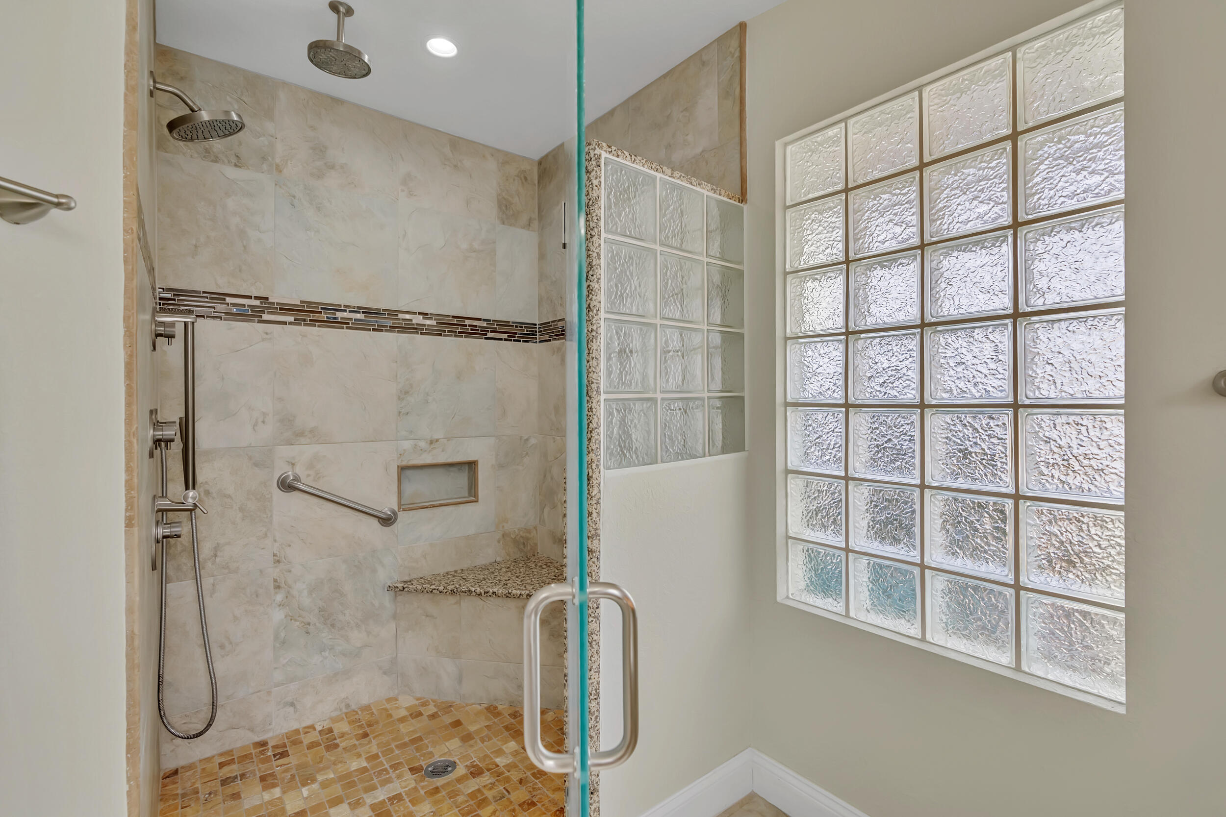 MARAVILLA COTTAGES - Residential