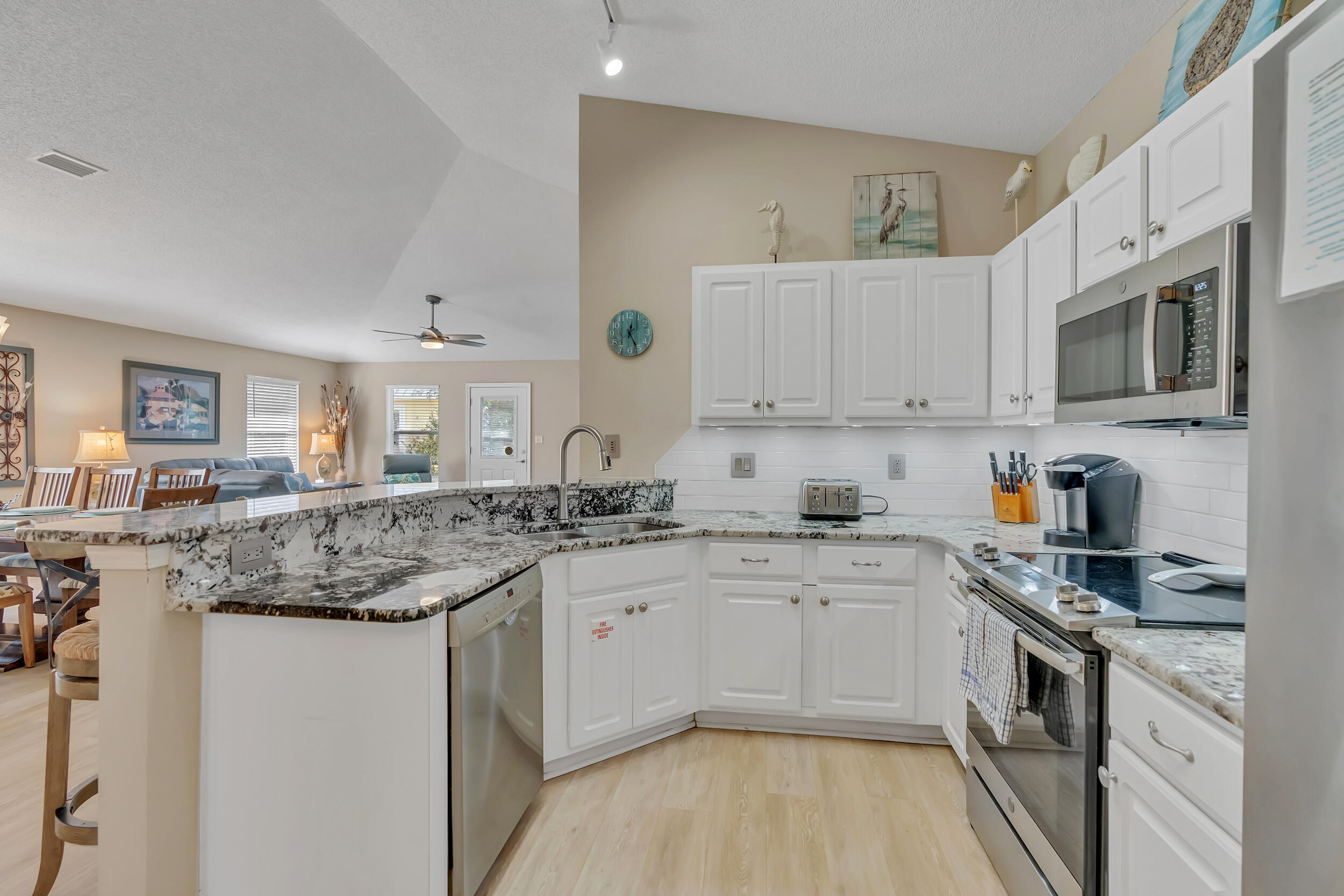 MARAVILLA COTTAGES - Residential