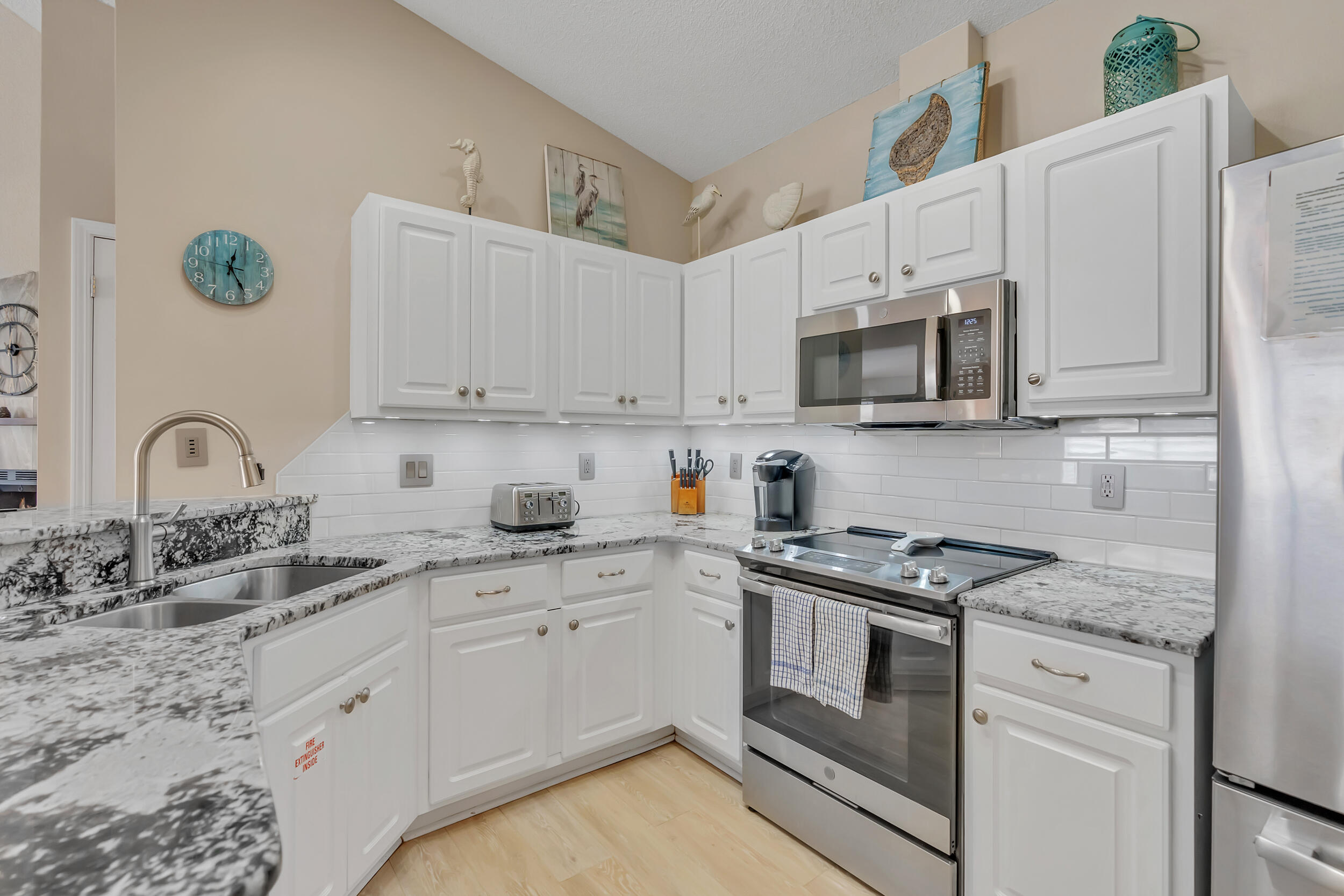 MARAVILLA COTTAGES - Residential