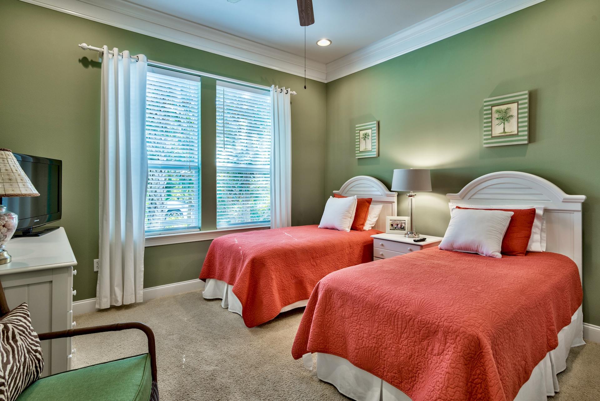 FAIRWAY VILLAS - Residential