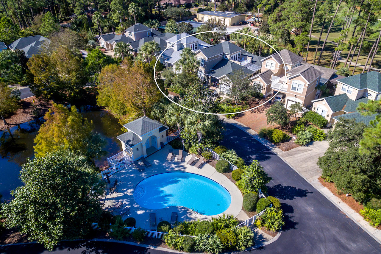 FAIRWAY VILLAS - Residential