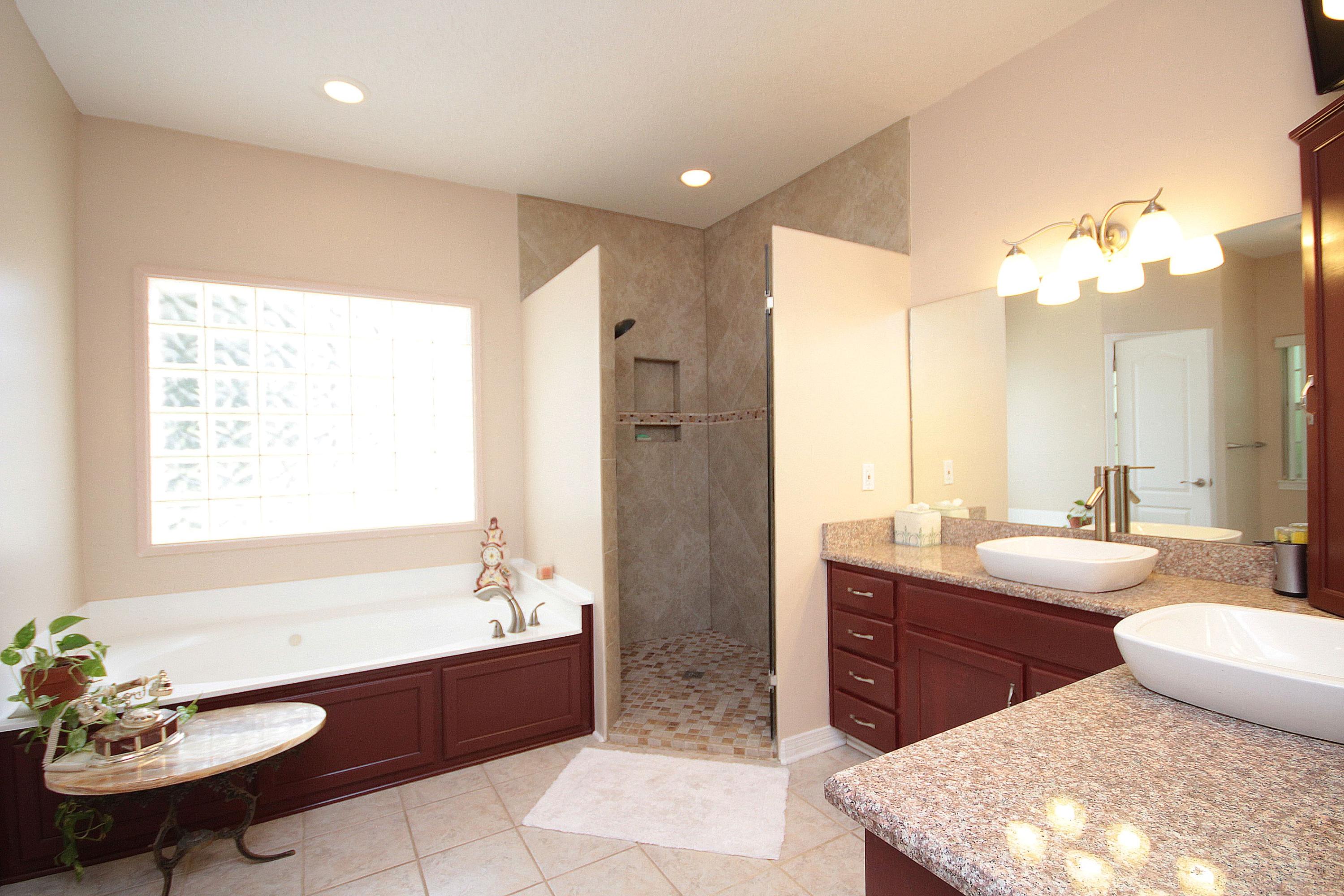 ST ANDREWS EAST BLUEWATER BAY - Residential