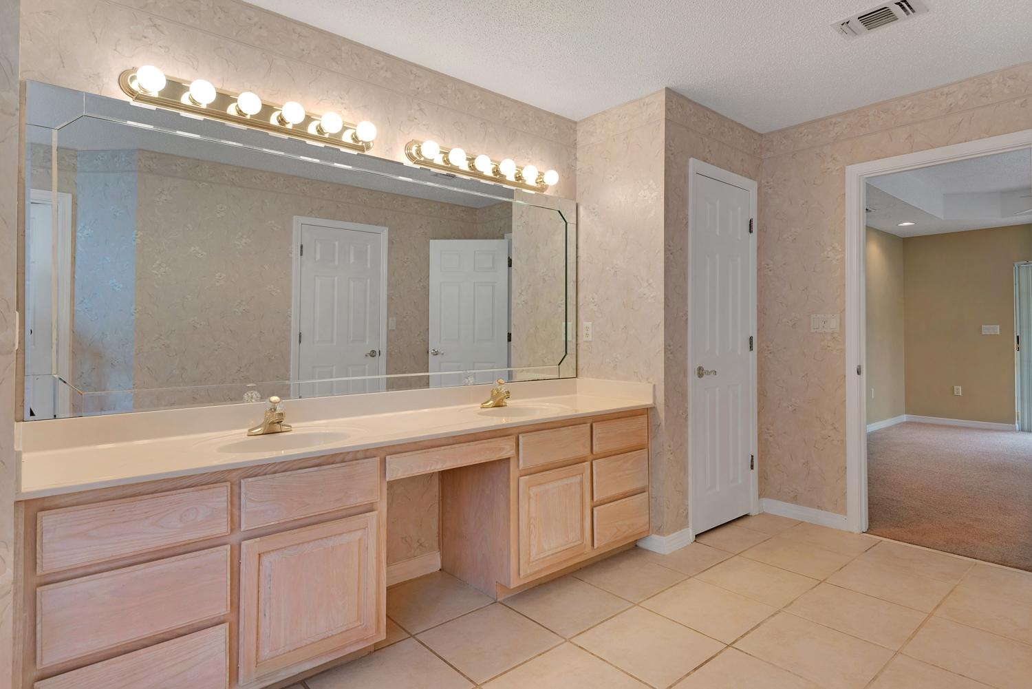 ROCKY BAYOU ESTATES 01 - Residential