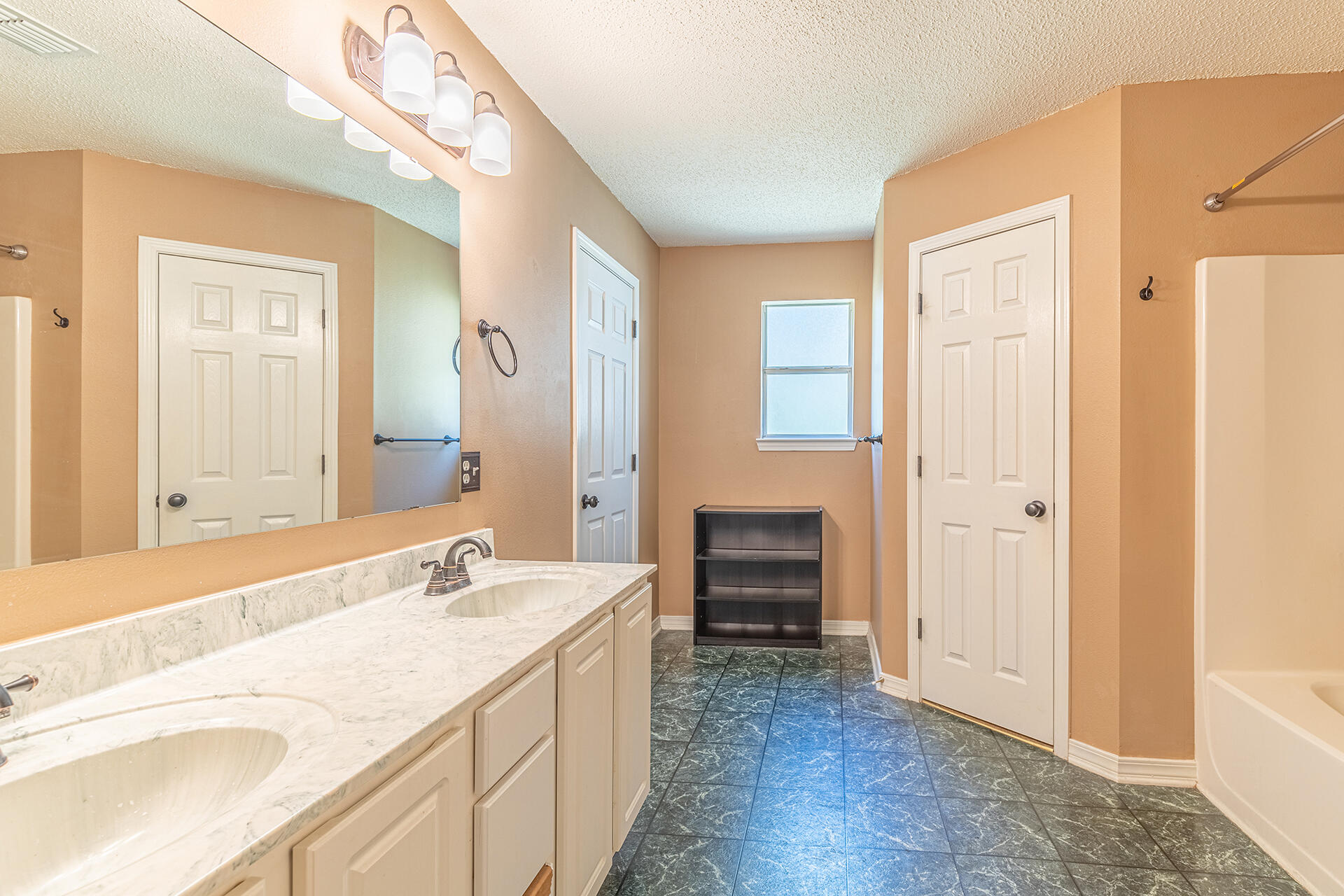 COUNTRYVIEW ESTATES 10TH ADDN - Residential