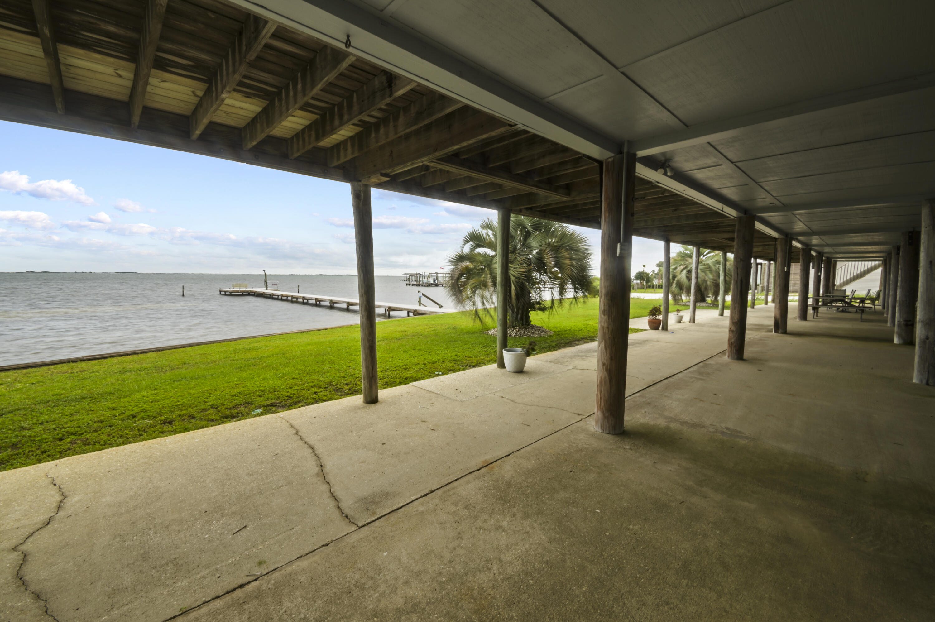 SOUNDWIND CONDO - Residential