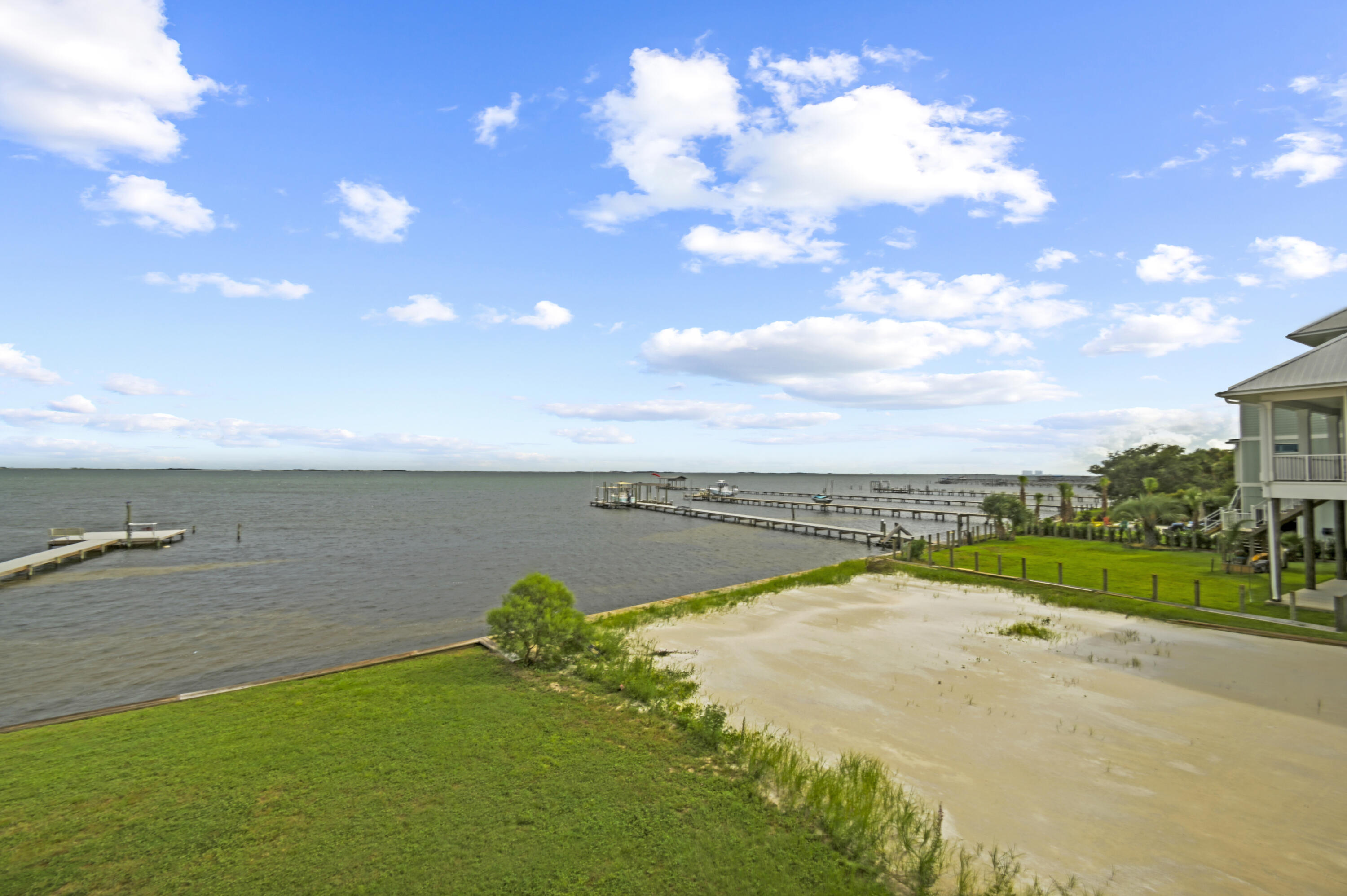 SOUNDWIND CONDO - Residential